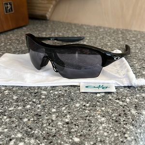 Black Oakley Women’s sunglasses
